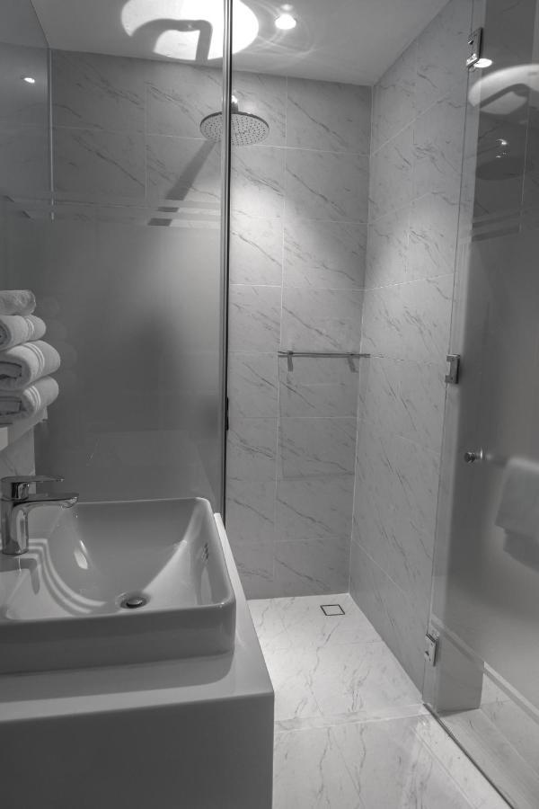 M Village Hotel Ton That Dam Хошимин Экстерьер фото